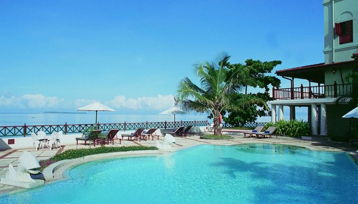 0305-view-of-pool-and-sea