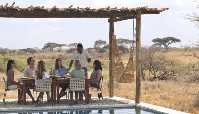 Namiri-Plains-Pool-lunch-private-dining-2000x1024