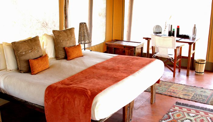 cropLittle-Olivers-Camp-guest-bed